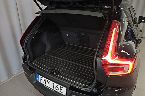 Volvo XC40 10 of 12