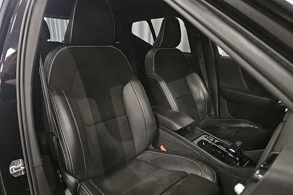 Volvo XC40 7 of 12