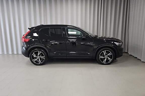 Volvo XC40 4 of 12