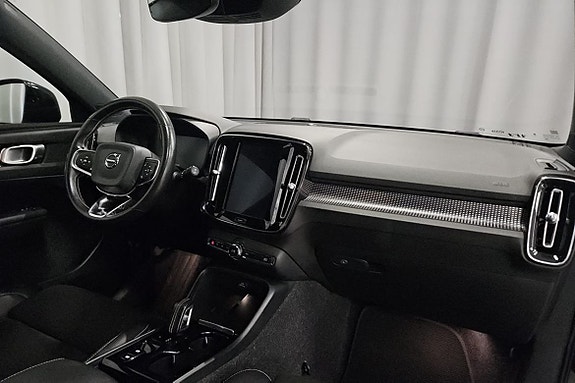 Volvo XC40 8 of 12