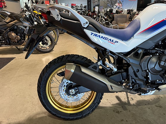 Honda XL750C Transalp E-Clutch 11 of 13