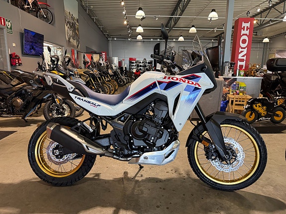 Honda XL750C Transalp E-Clutch 2 of 13