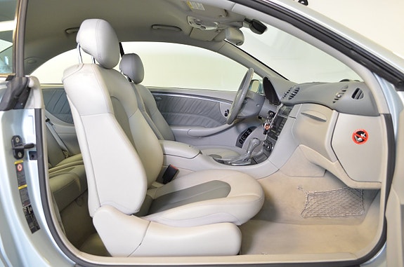 Mercedes-Benz CLK320 15 of 21