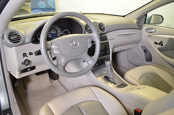 Mercedes-Benz CLK320 3 of 21