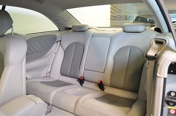 Mercedes-Benz CLK320 4 of 21