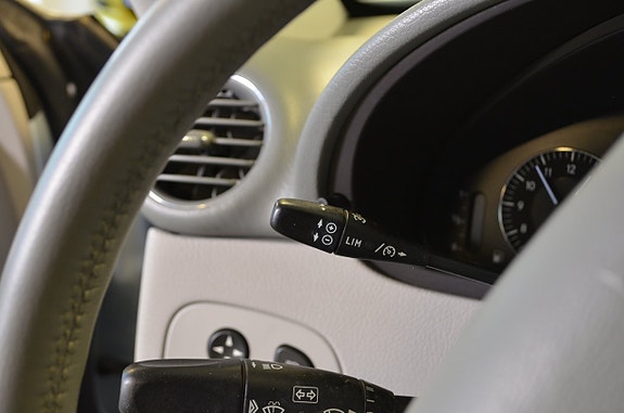 Mercedes-Benz CLK320 11 of 21