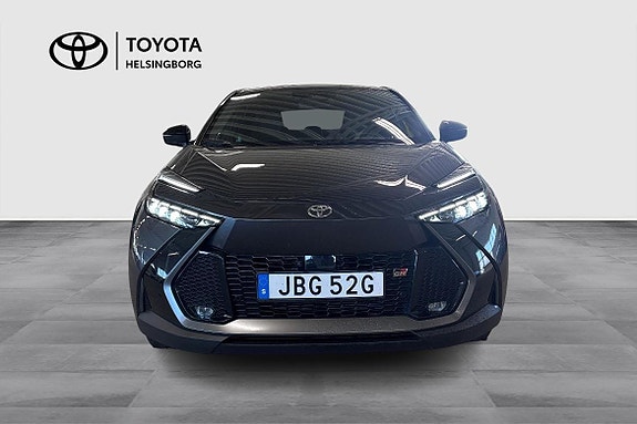 Toyota C-HR 2 of 11