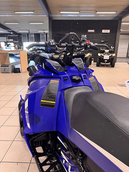 Yamaha SideWinder XTX141 LE 3 of 3