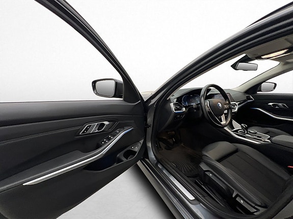 BMW 330e 10 of 30