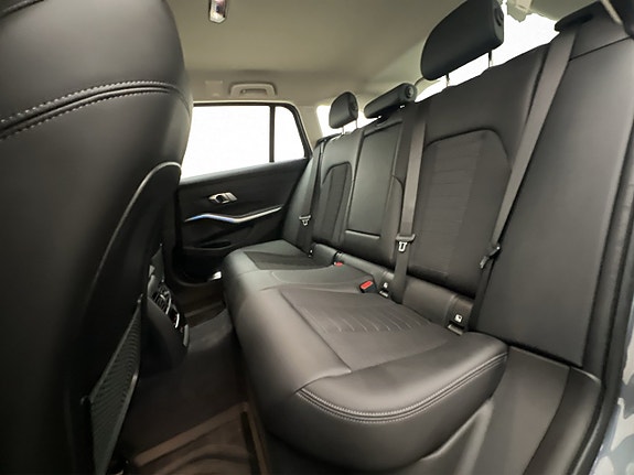 BMW 330e 29 of 30