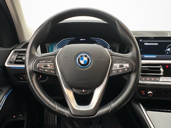 BMW 330e 13 of 30