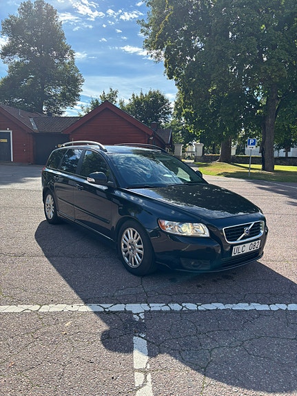 Volvo V50 3 of 12