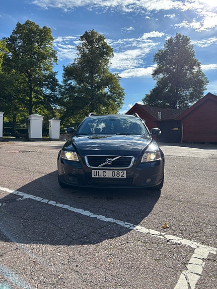Volvo V50 2 of 12