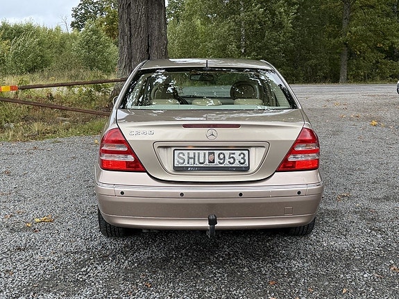 Mercedes-Benz C240 7 of 26