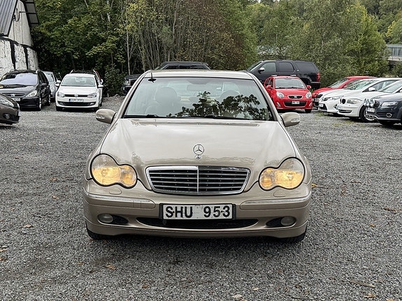 Mercedes-Benz C240 8 of 26