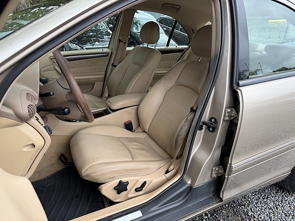 Mercedes-Benz C240 16 of 26