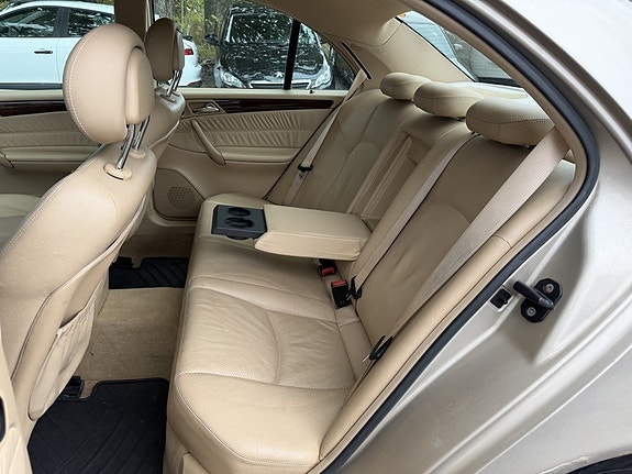 Mercedes-Benz C240 18 of 26