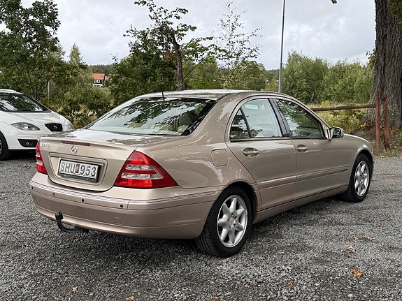 Mercedes-Benz C240 3 of 26