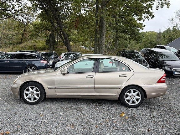 Mercedes-Benz C240 5 of 26