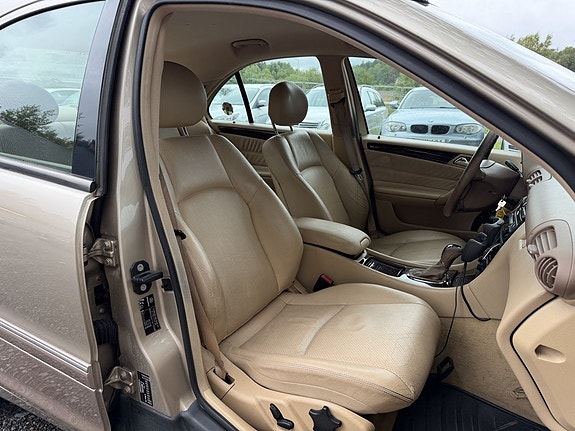 Mercedes-Benz C240 15 of 26