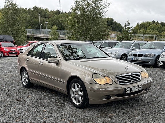Mercedes-Benz C240 2 of 26
