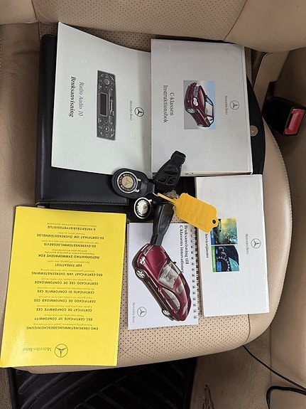Mercedes-Benz C240 25 of 26