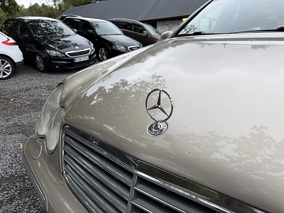Mercedes-Benz C240 9 of 26