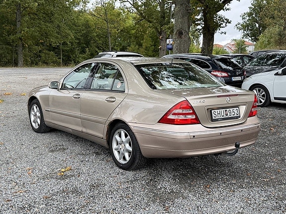 Mercedes-Benz C240 4 of 26