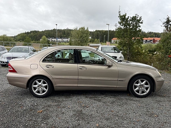 Mercedes-Benz C240 6 of 26