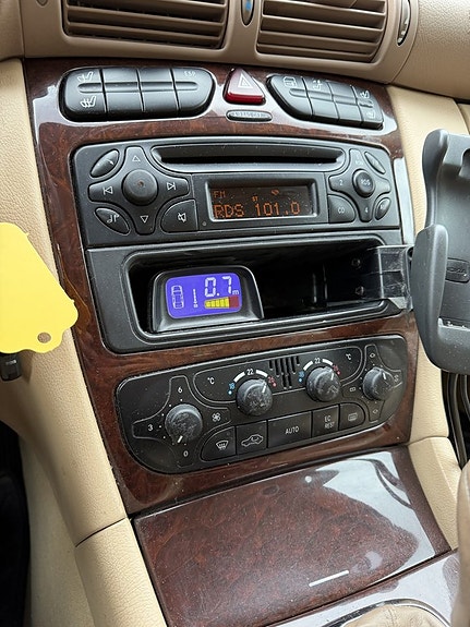 Mercedes-Benz C240 22 of 26