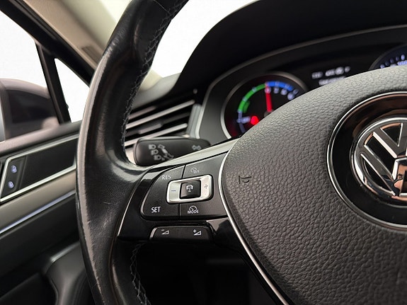 Volkswagen Passat 16 of 30