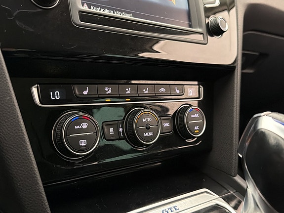 Volkswagen Passat 24 of 30