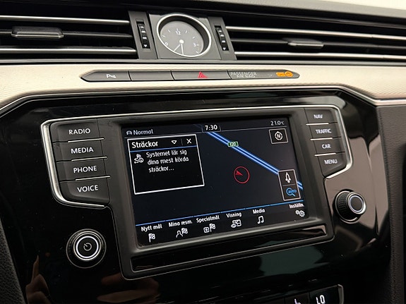 Volkswagen Passat 21 of 30