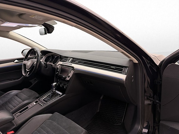Volkswagen Passat 27 of 30