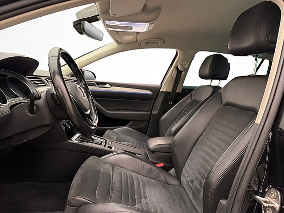Volkswagen Passat 13 of 30