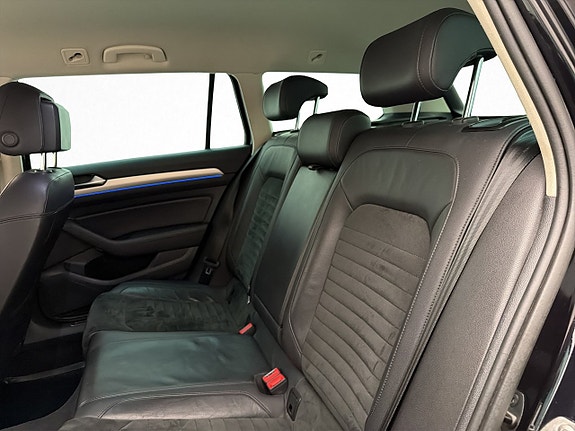 Volkswagen Passat 28 of 30