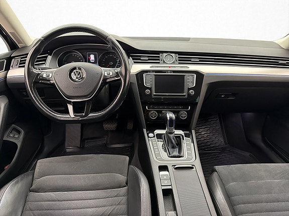 Volkswagen Passat 14 of 30