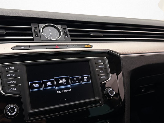 Volkswagen Passat 22 of 30
