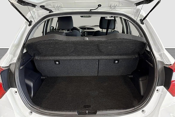 Toyota Yaris 12 of 12