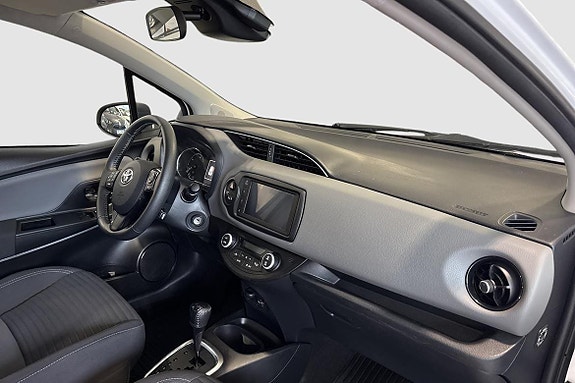 Toyota Yaris 8 of 12