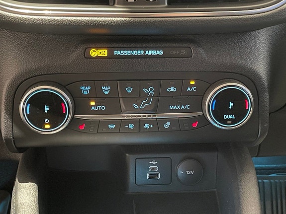 Ford Kuga 10 of 14