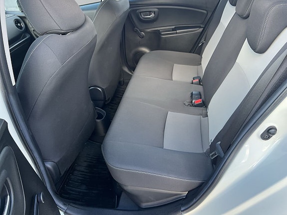 Toyota Yaris 7 of 10