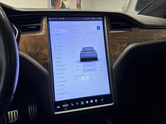 Tesla Model X 23 of 30