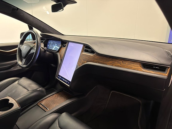 Tesla Model X 29 of 30