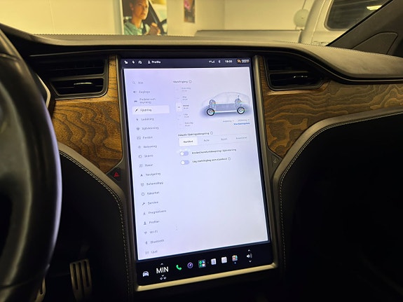 Tesla Model X 27 of 30