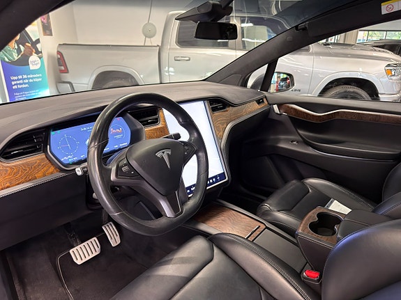 Tesla Model X 13 of 30