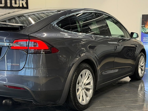 Tesla Model X 11 of 30