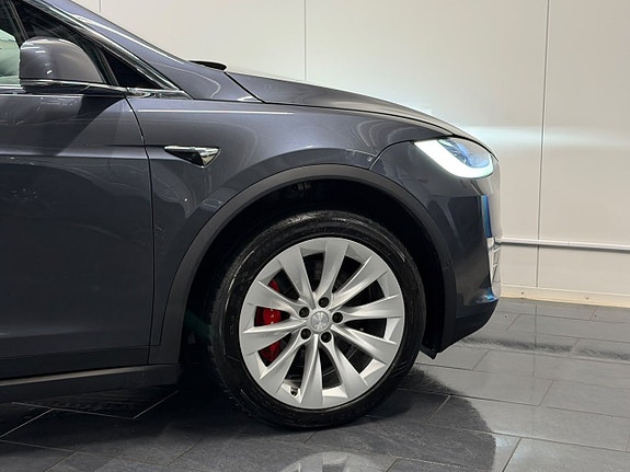 Tesla Model X 12 of 30