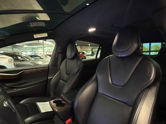 Tesla Model X 17 of 30