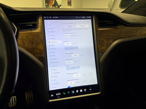Tesla Model X 26 of 30